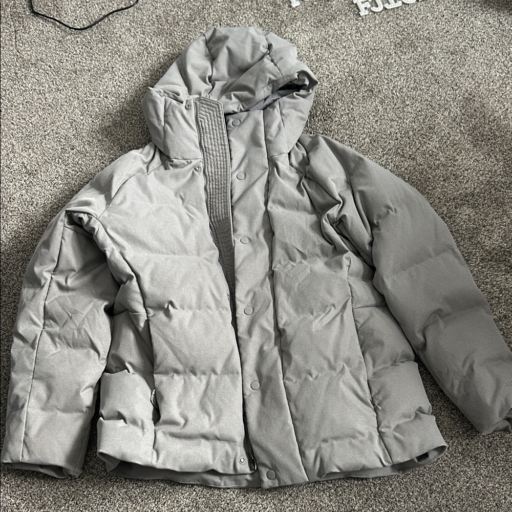 Men’s Lululemon Athletica Light Gray Puffer Jacket size XS